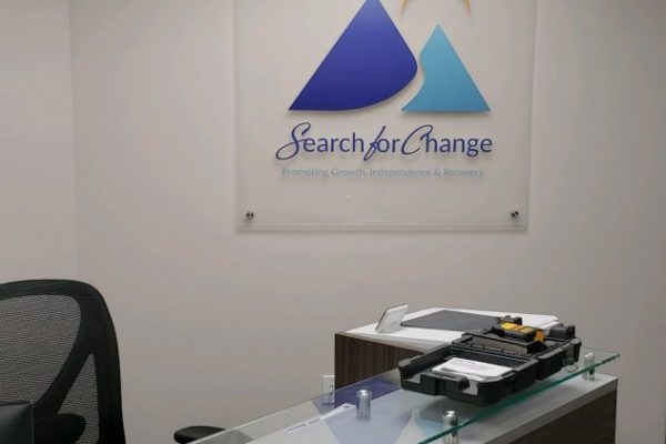 acrylic-vinyl-lobby-office-wall